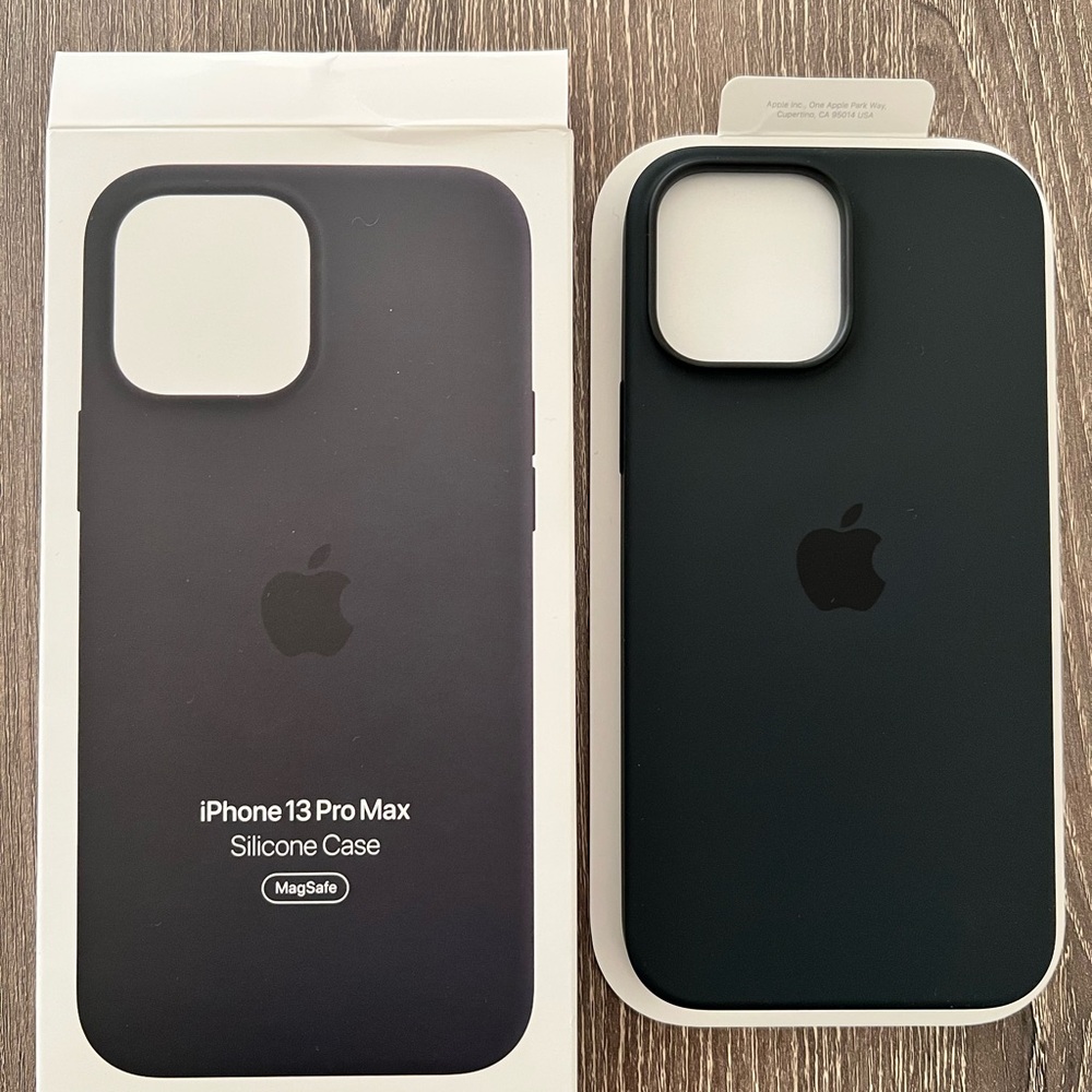 Apple iPhone 13 Pro Max Silicone Black Case with MagSafe